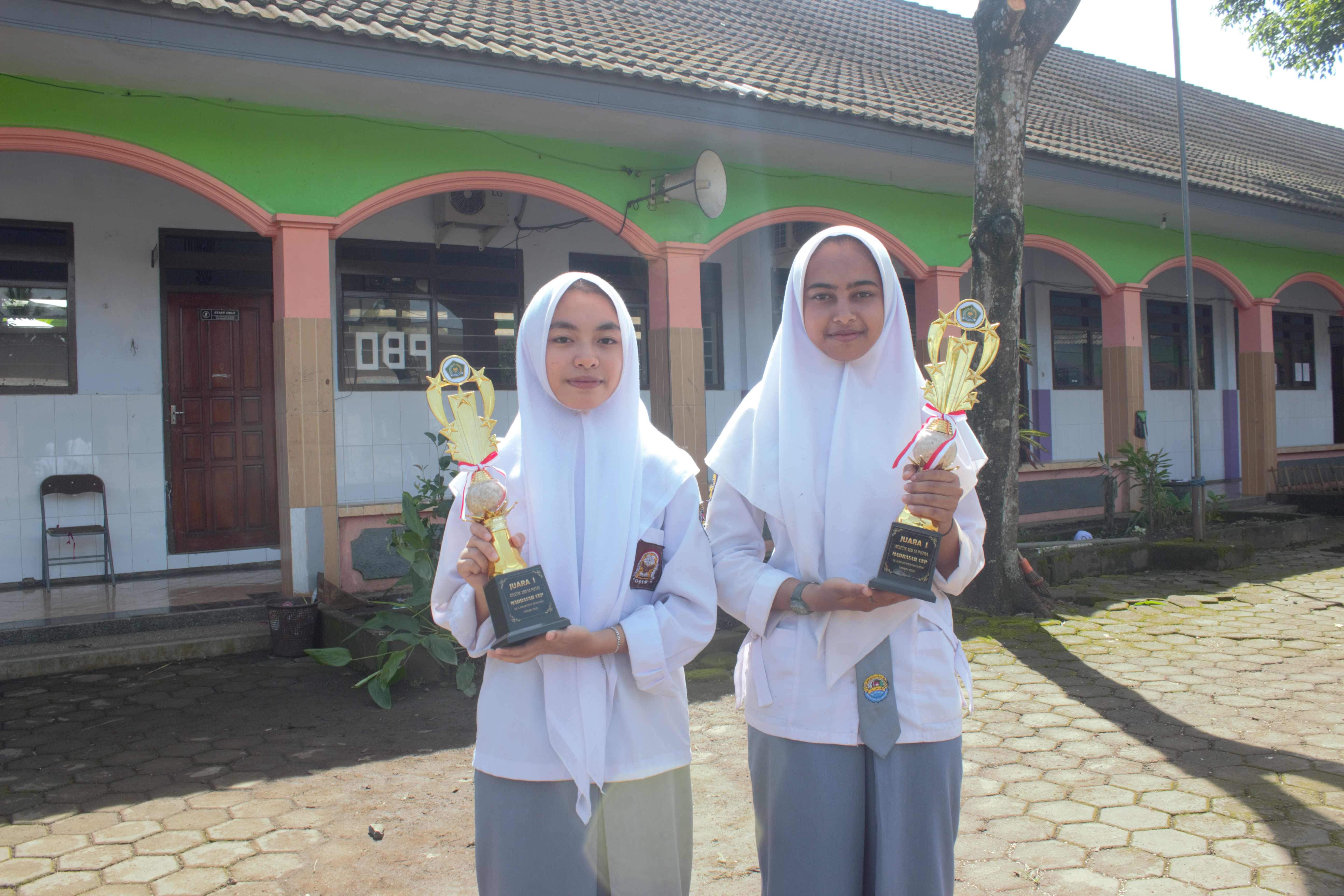 Lolos Porseni Kab. Malang: Saskia Juara Lari 100M dan Kumala Asokawati Lolos Lari 400M Putri 2025 dari MA Al-Khoiriyah